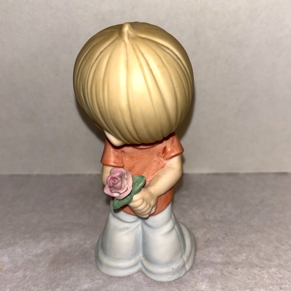 Precious Moments Be Mine Boy Figurine 830001 red shirt rose 2008 Love Valentines - Picture 5 of 6